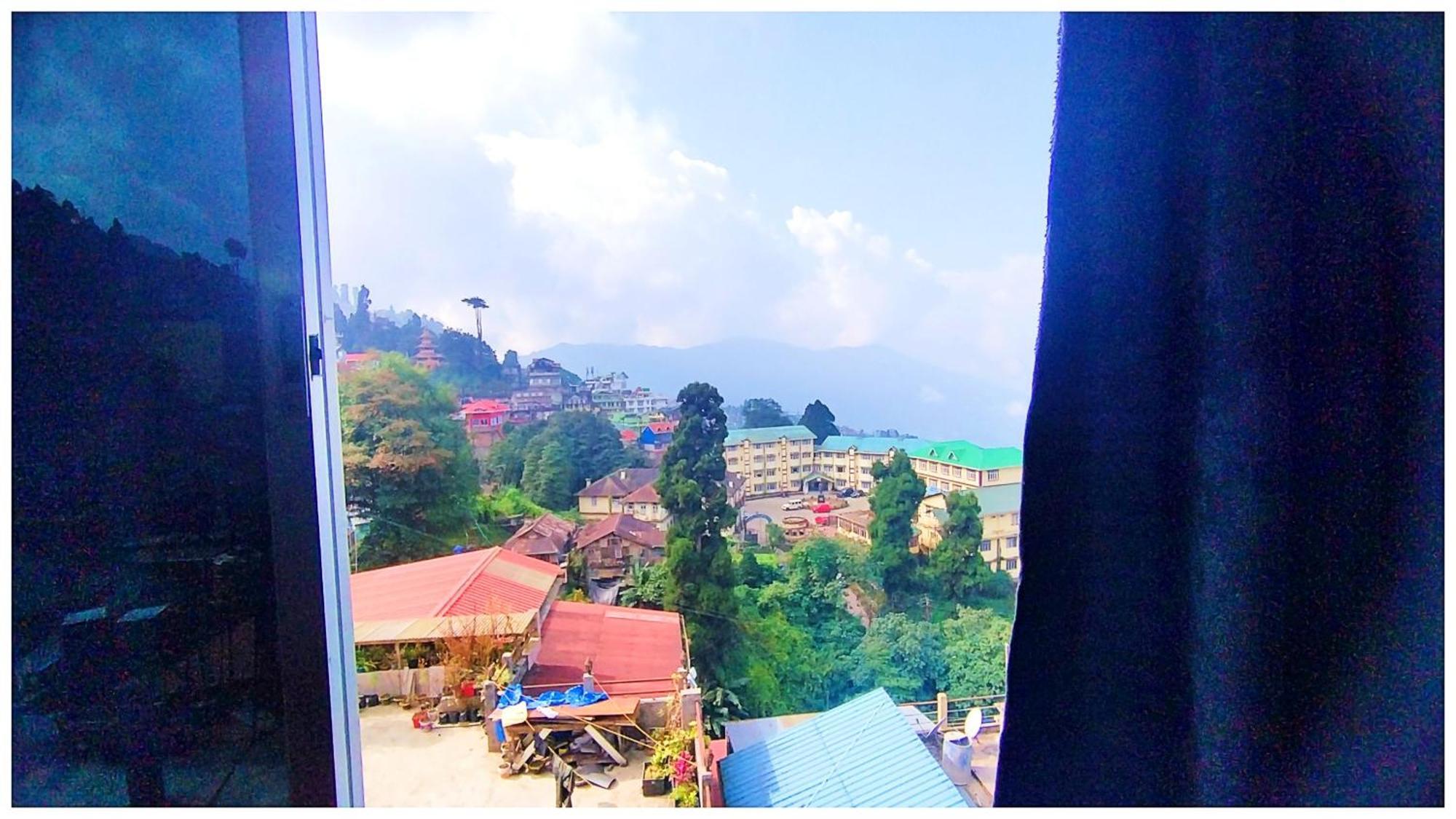 Hotel Premium Pitstop Near Railway Station Best Hotel In Darjeeling Дарджилинг Екстериор снимка